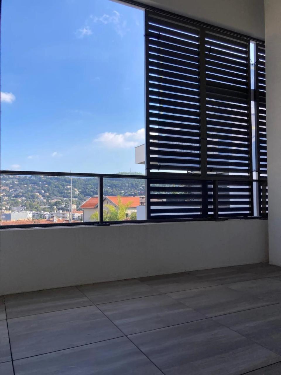 Cannes Petit Juas – 2 pièces neuf au dernier étage avec terrasse, piscine et garage – 2
