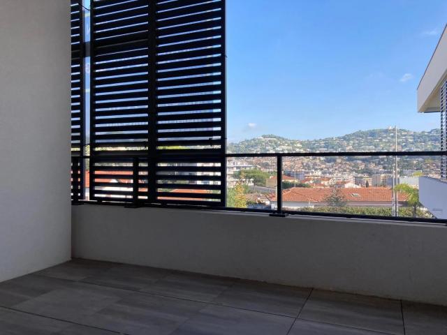 Cannes Petit Juas – 2 pièces neuf au dernier étage avec terrasse, piscine et garage – 2