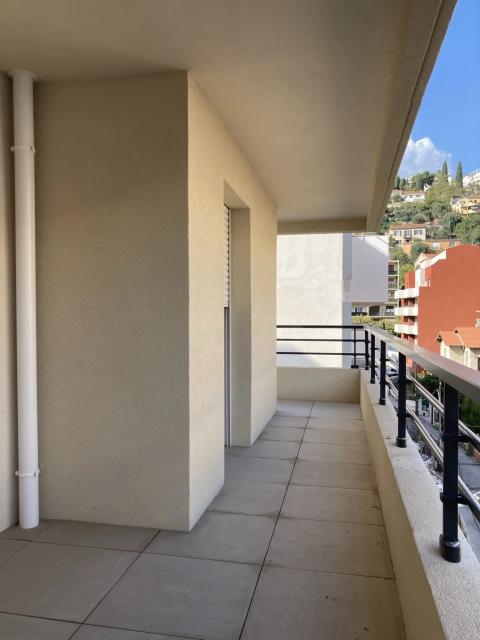 Nice – 3 pièces neuf livré, terrasse et aperçu collines au 3e étage – 3